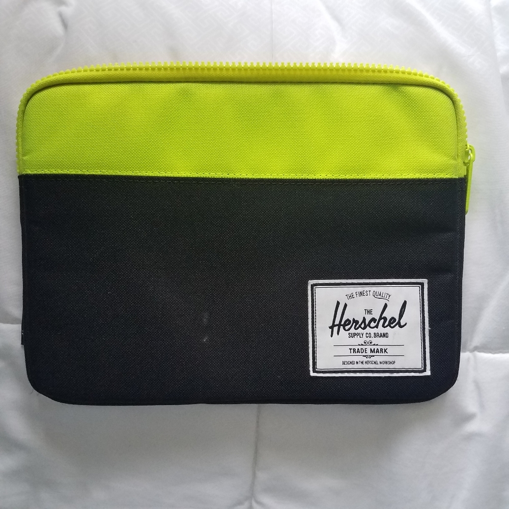Herschel tablet sleeve